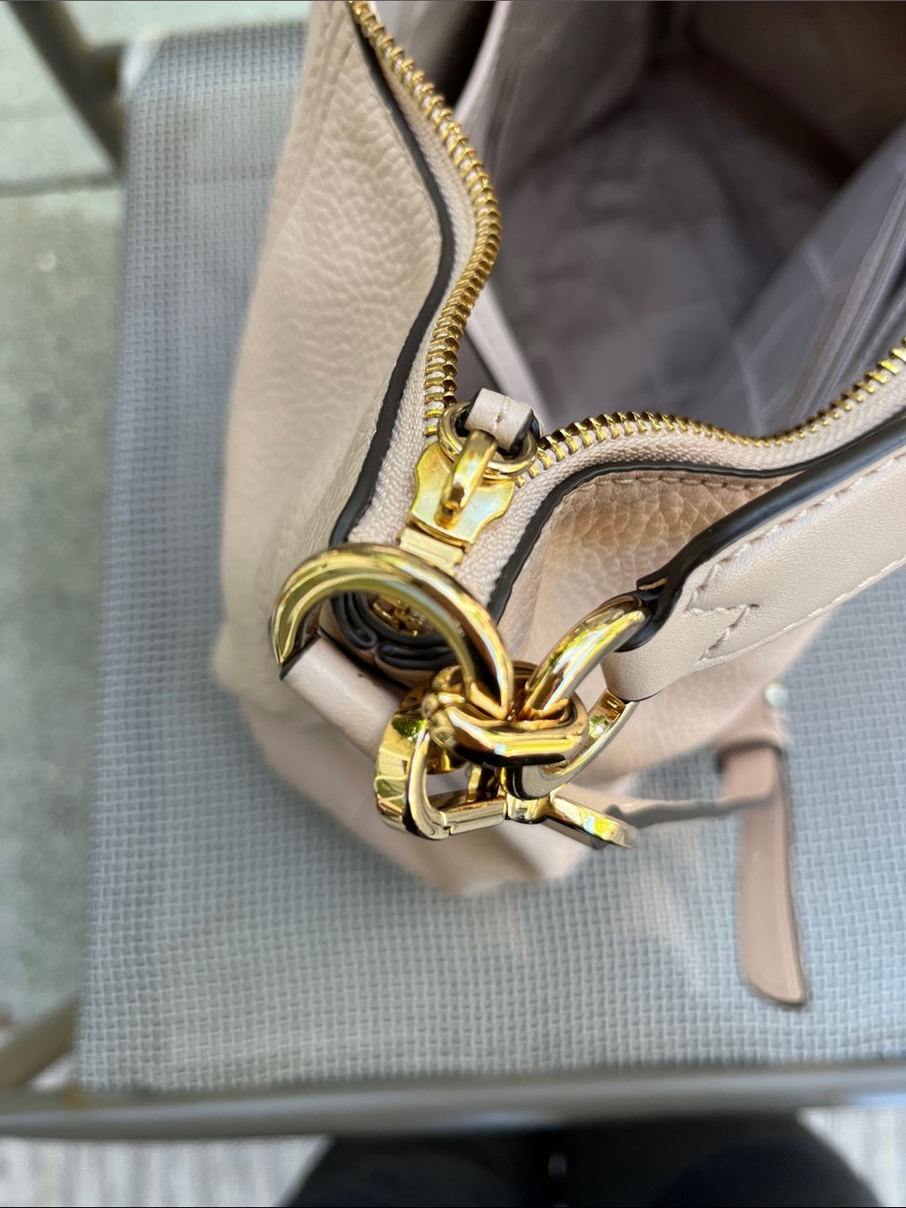 Michael Kors Pebbled Leather Casual Hobo Shoulder Bag in Pale Pink - Picture 8 of 16